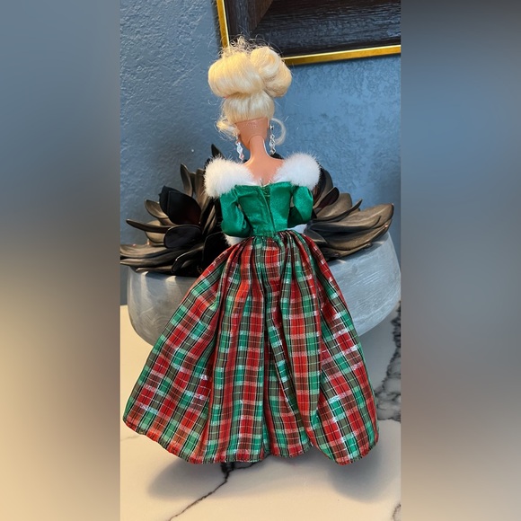 VTG Mattel Barbie Doll Winter’s Eve Special Edition Festive Green and Red Attire
